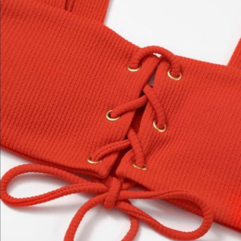 Red bikini - Picture 3 of 6
